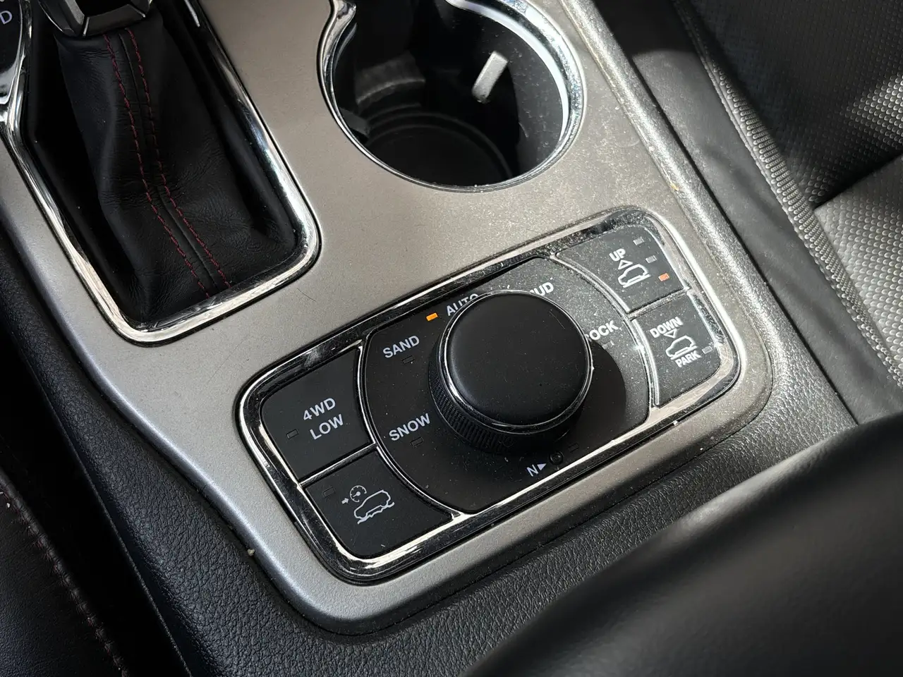 Jeep Grand Cherokee снимка Jeep Grand Cherokee