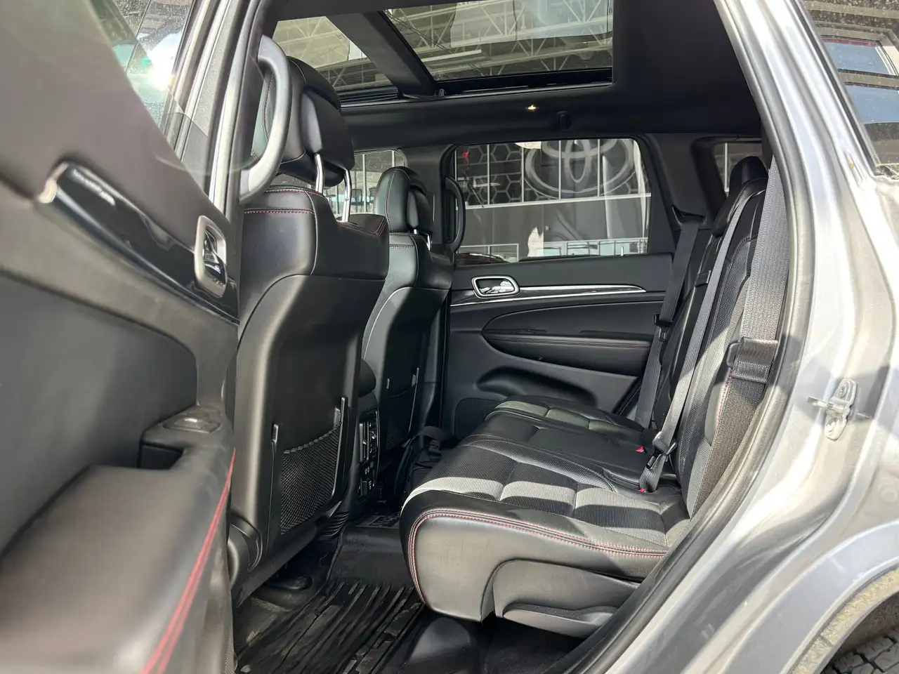 Jeep Grand Cherokee снимка Jeep Grand Cherokee