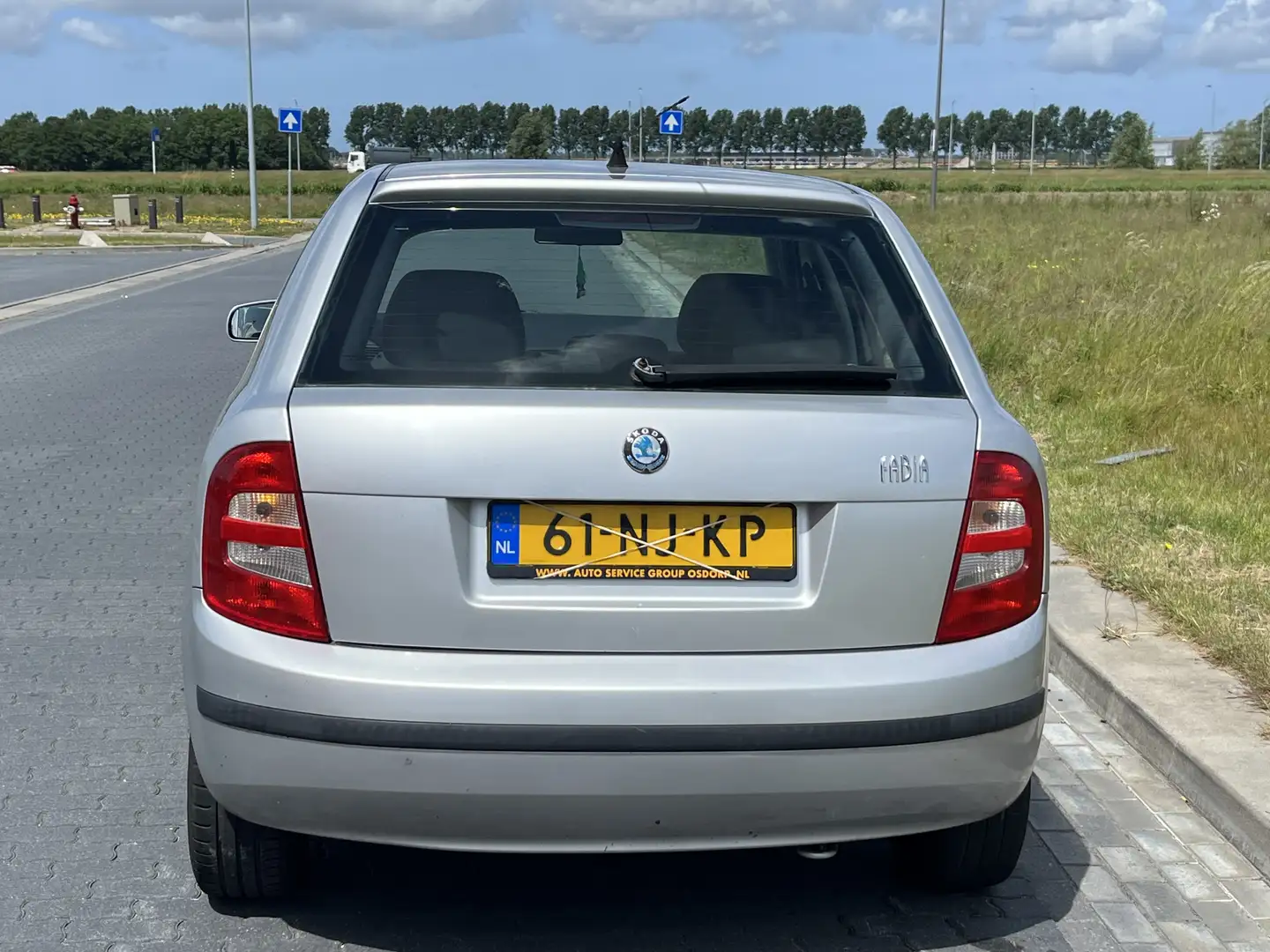 Skoda Fabia 1.4-16V Flash Gris - 2