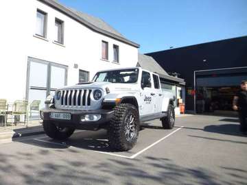 Gladiator 3.0 V6 4WD Overland**Silver**40000km**