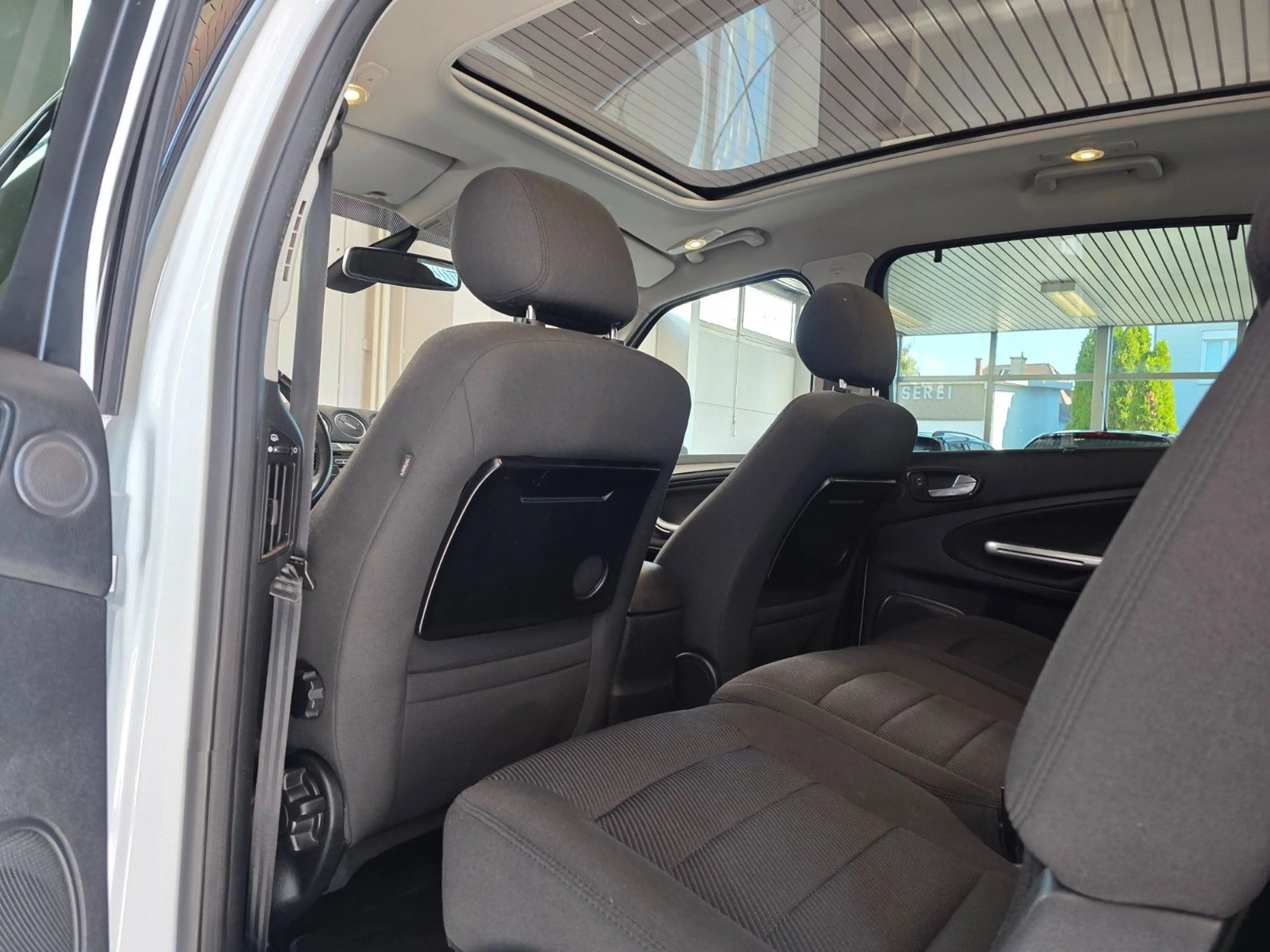 Ford S-Max Titanium*7 SITZER*NAVI*KLIMA*PDC*SCHHFT* — photo 12