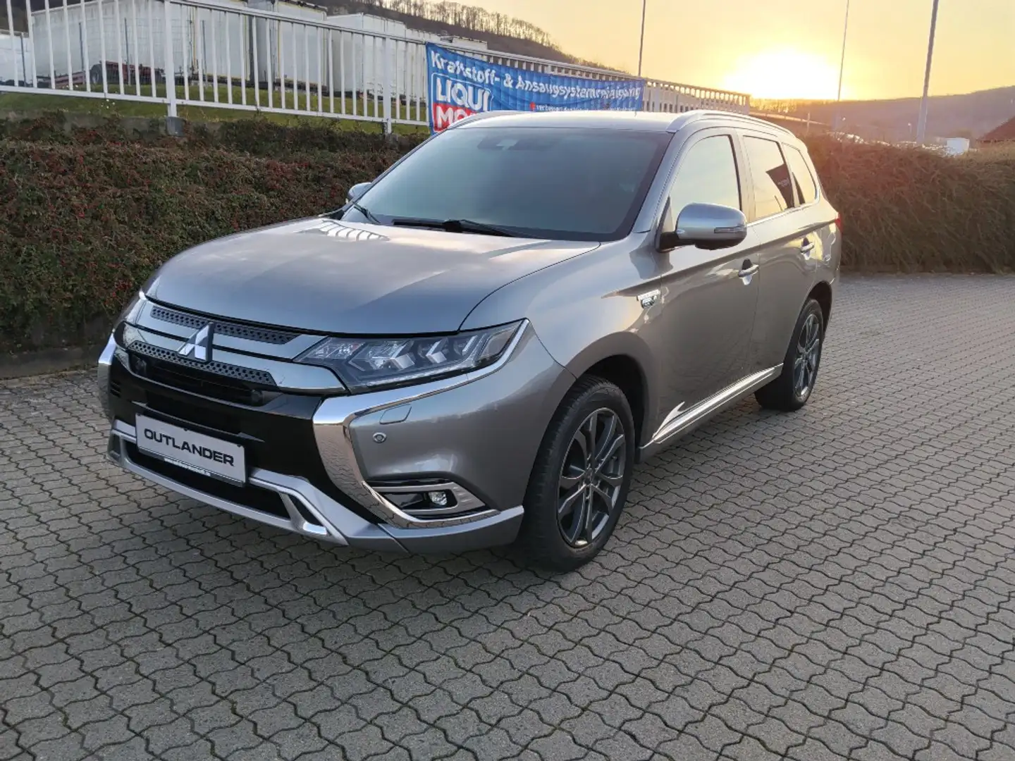 Mitsubishi Outlander Outlander Plug-in Hybrid TOP 2.4 MIVEC 4WD Gris - 1
