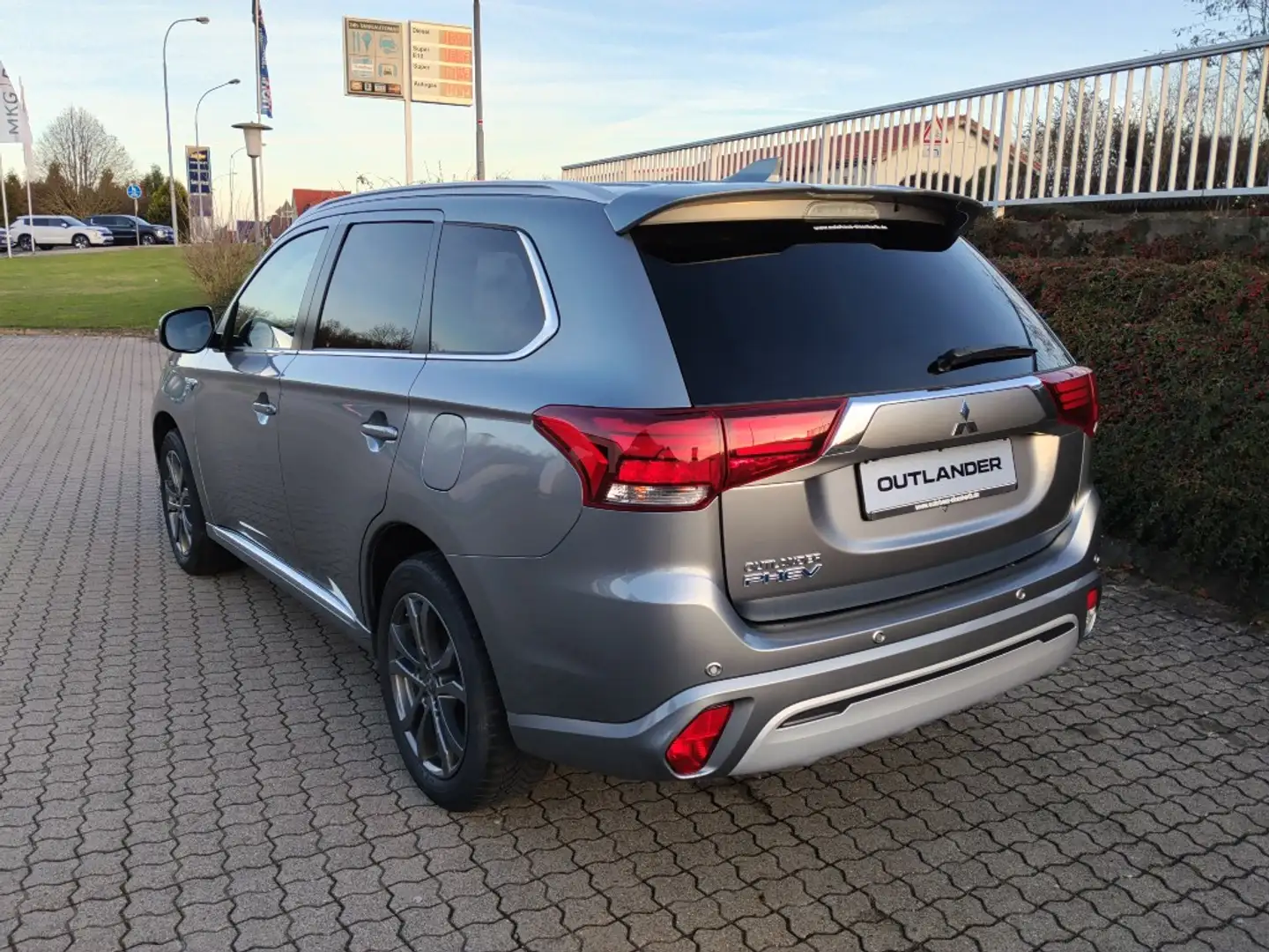 Mitsubishi Outlander Outlander Plug-in Hybrid TOP 2.4 MIVEC 4WD Gris - 2