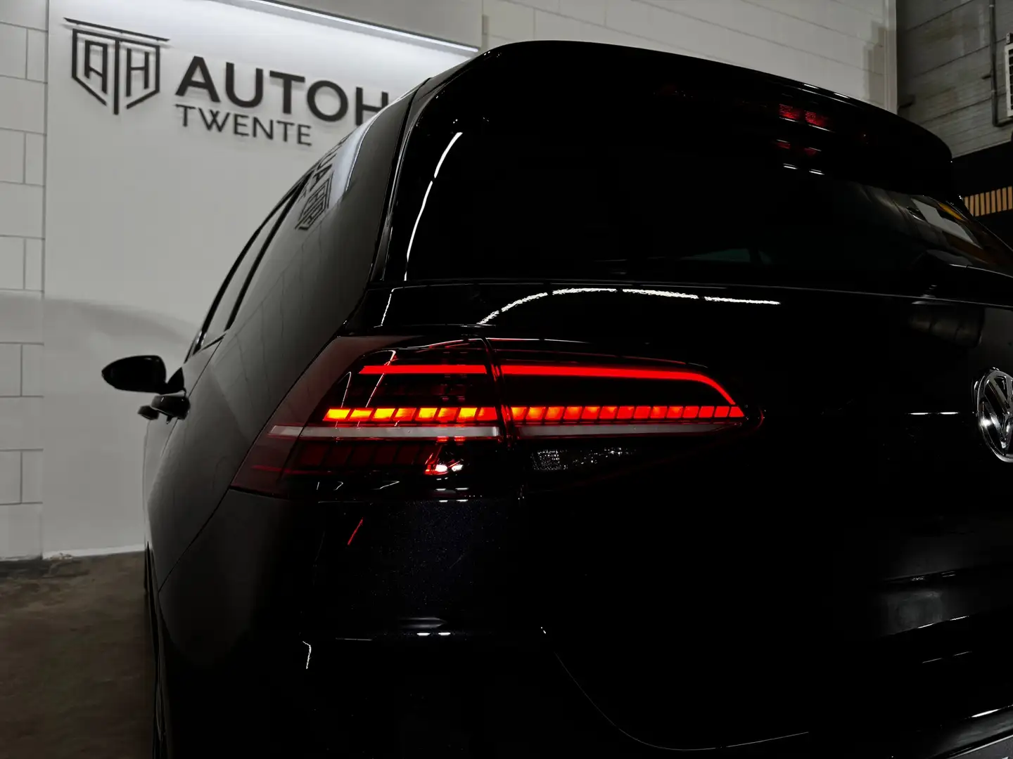 Volkswagen Golf 7.5 1.5 TSI R-Line Black P.|LED|APPLE C.|CAMERA|NA Nero - 2