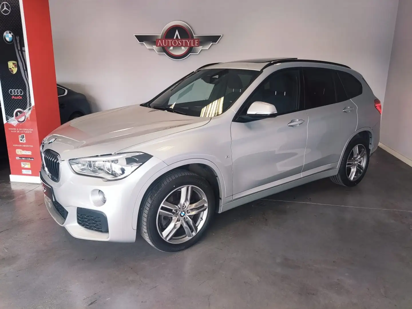BMW X1 xDrive 20dA Plateado - 2