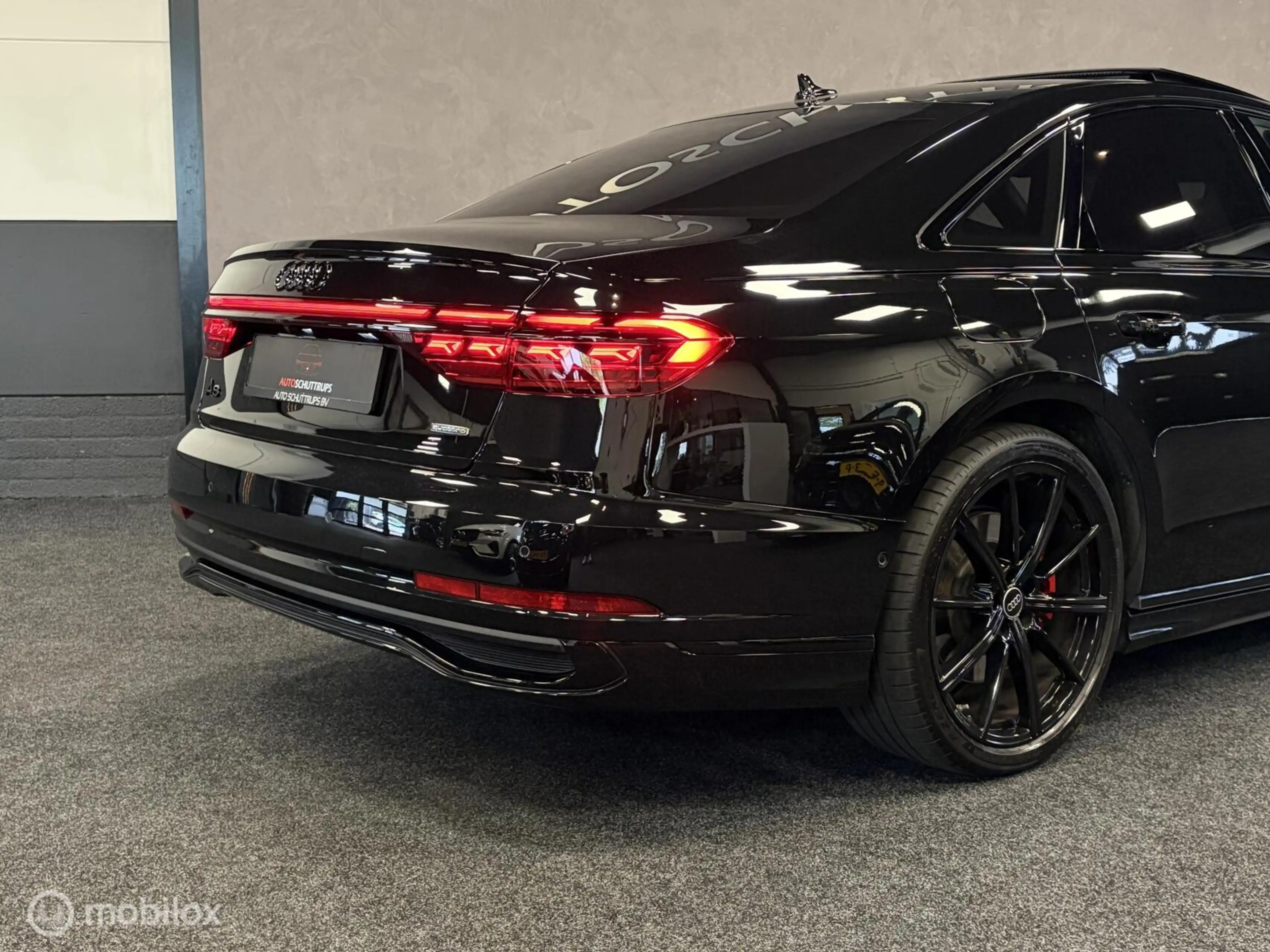 Audi A8 60 TFSI S-LINE V8 460 PK 4WS / BLACK OPTIC+ / MATR — photo 4