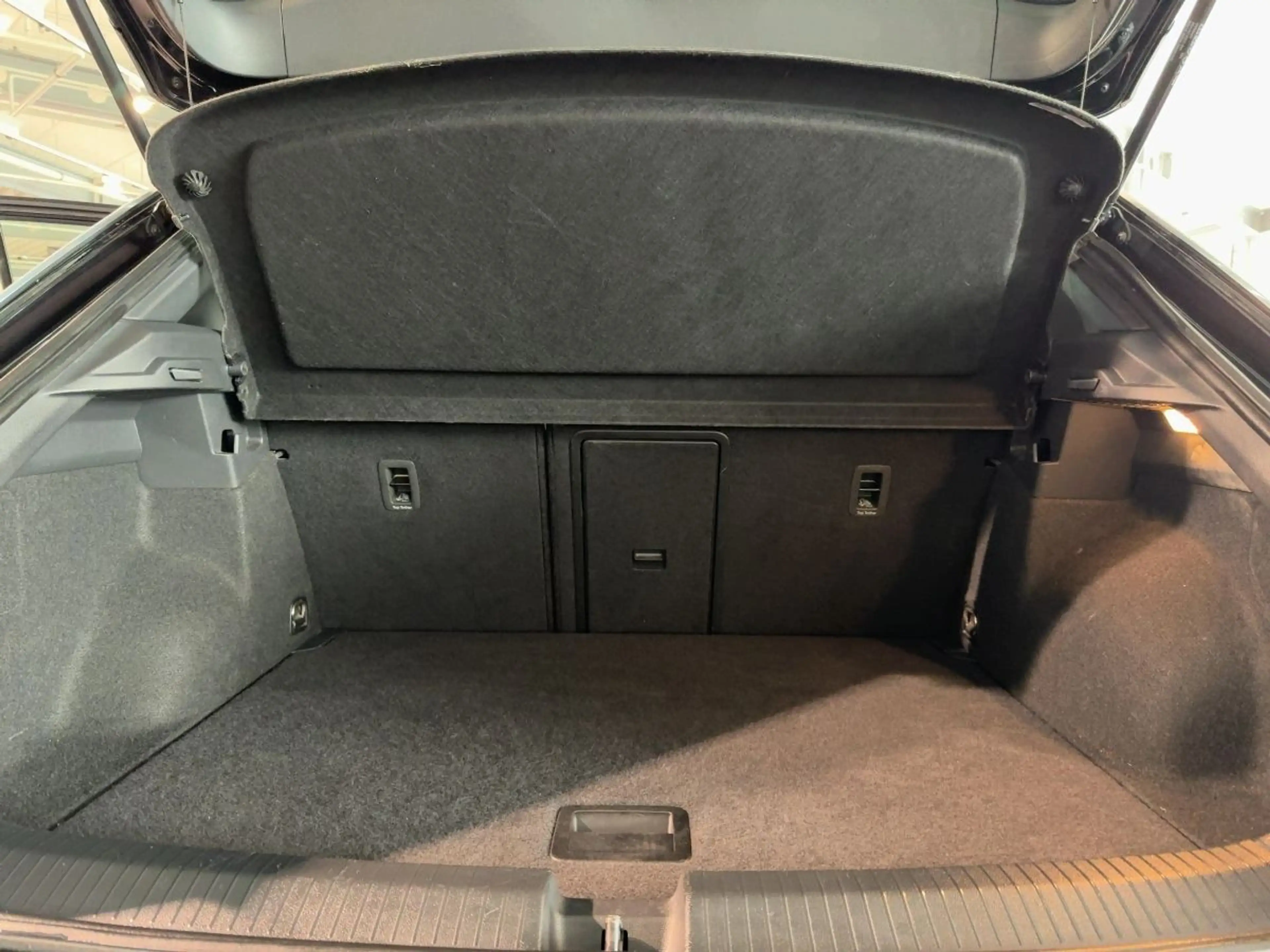 Volkswagen T-Roc 2.0TDI R-Line App-Connect LED PDC I-Cockpi — photo 6