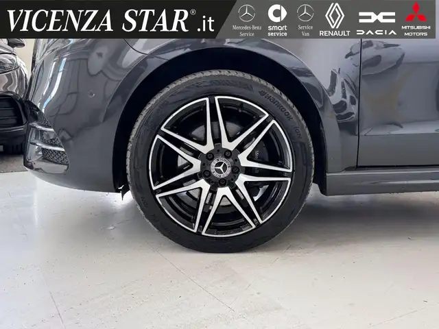 Mercedes-Benz V-Class view 4