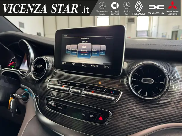 Mercedes-Benz V-Class view 11