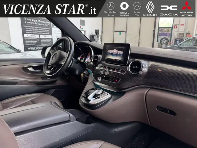 Mercedes-Benz V-Class view 10