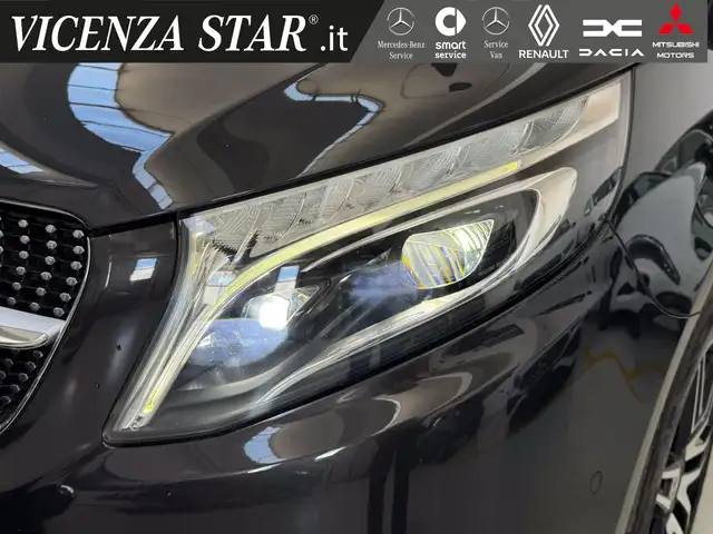 Mercedes-Benz V-Class view 2