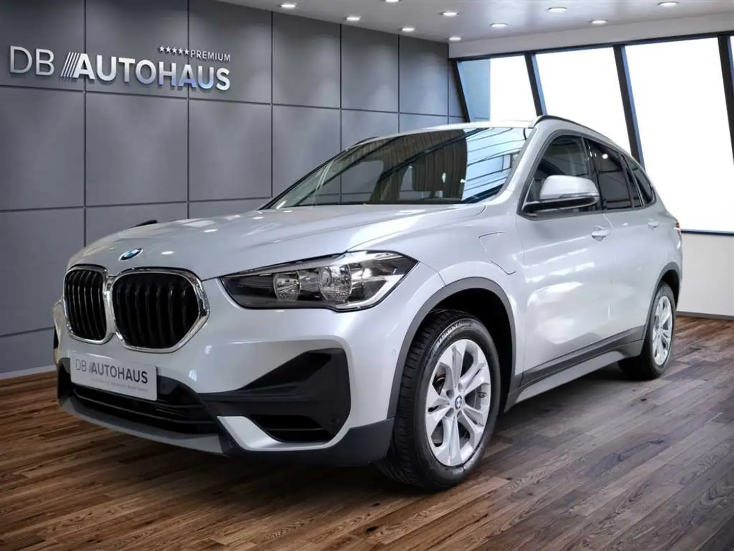 BMW X1 xDrive 25e Advantage Steptronic Plateado - 1