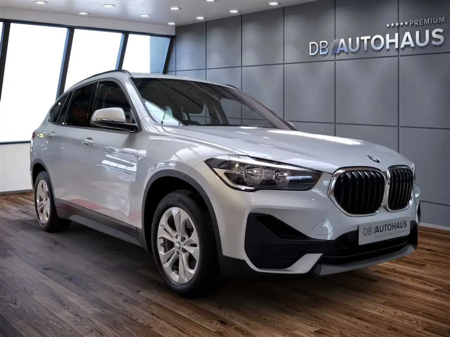 BMW X1 xDrive 25e Advantage Steptronic Plateado - 2