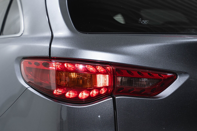 Infiniti QX70 S Design 3.0d Aut. | Scheckheft | 21" Sommer & ... — photo 13