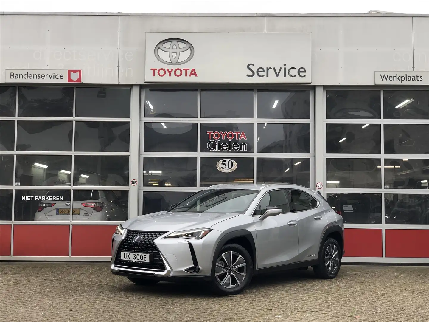 Lexus UX 300e 204pk Business | LED, 17 inch, Apple CarPlay/Andro Gris - 2
