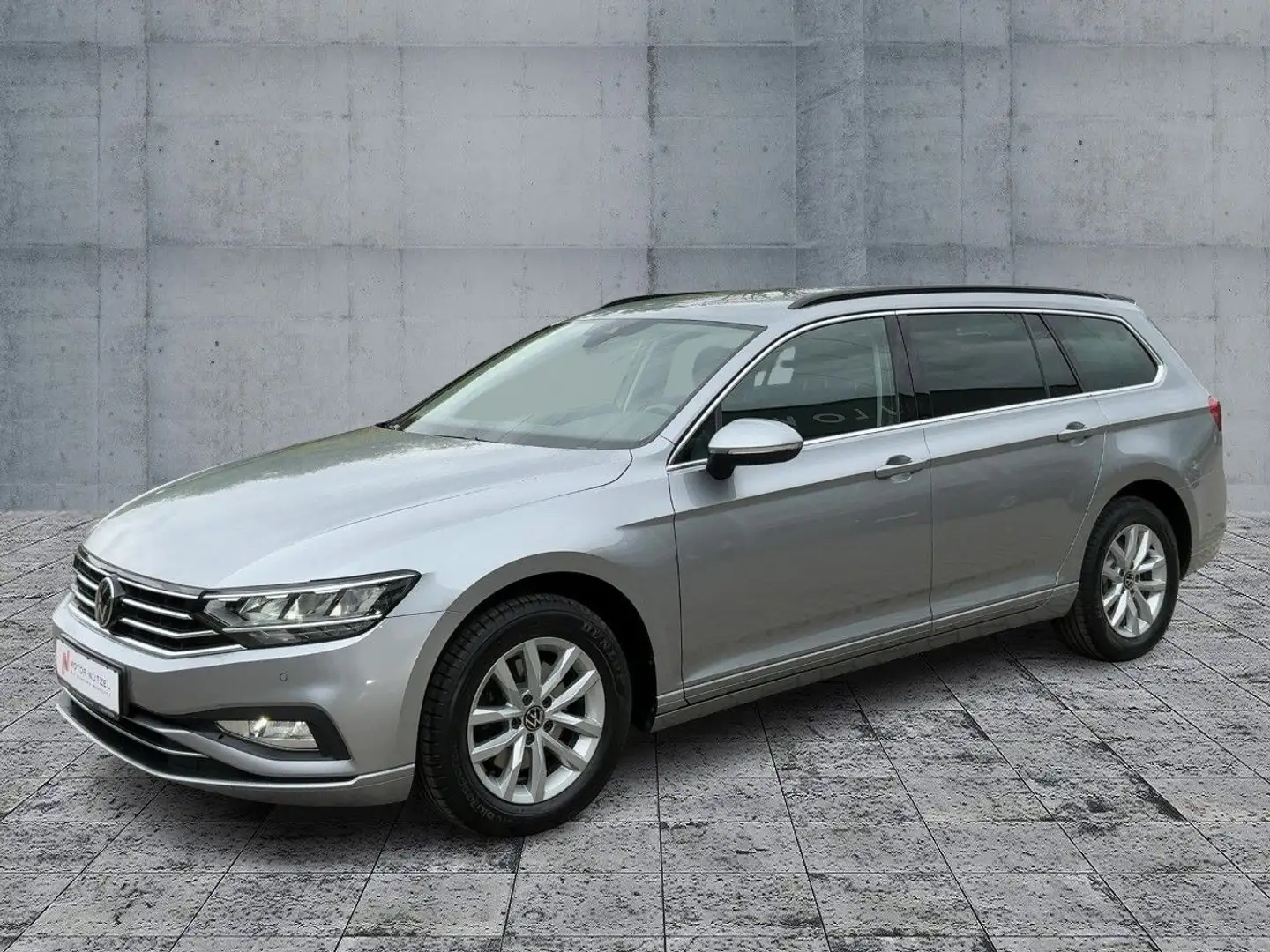 Volkswagen Passat Variant 2.0 TDI BUSINESS LED+NAV+SHZ+RFK Zilver - 2