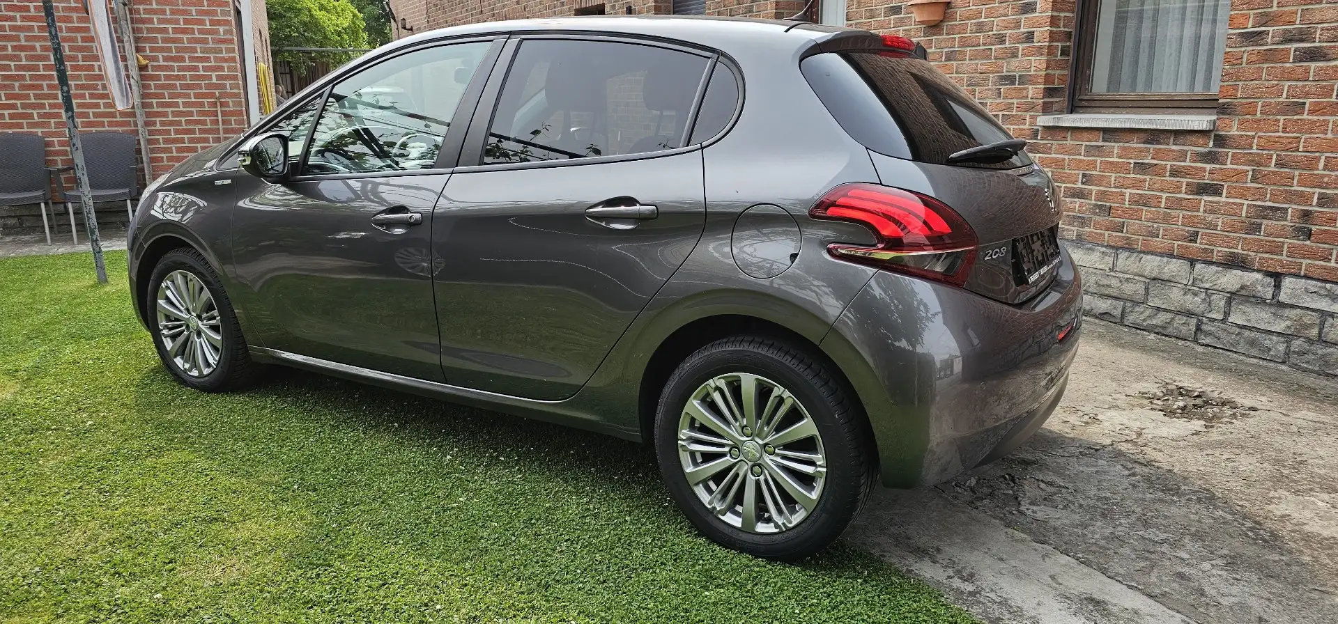 Peugeot 208 1.6 BlueHDi Style - 2