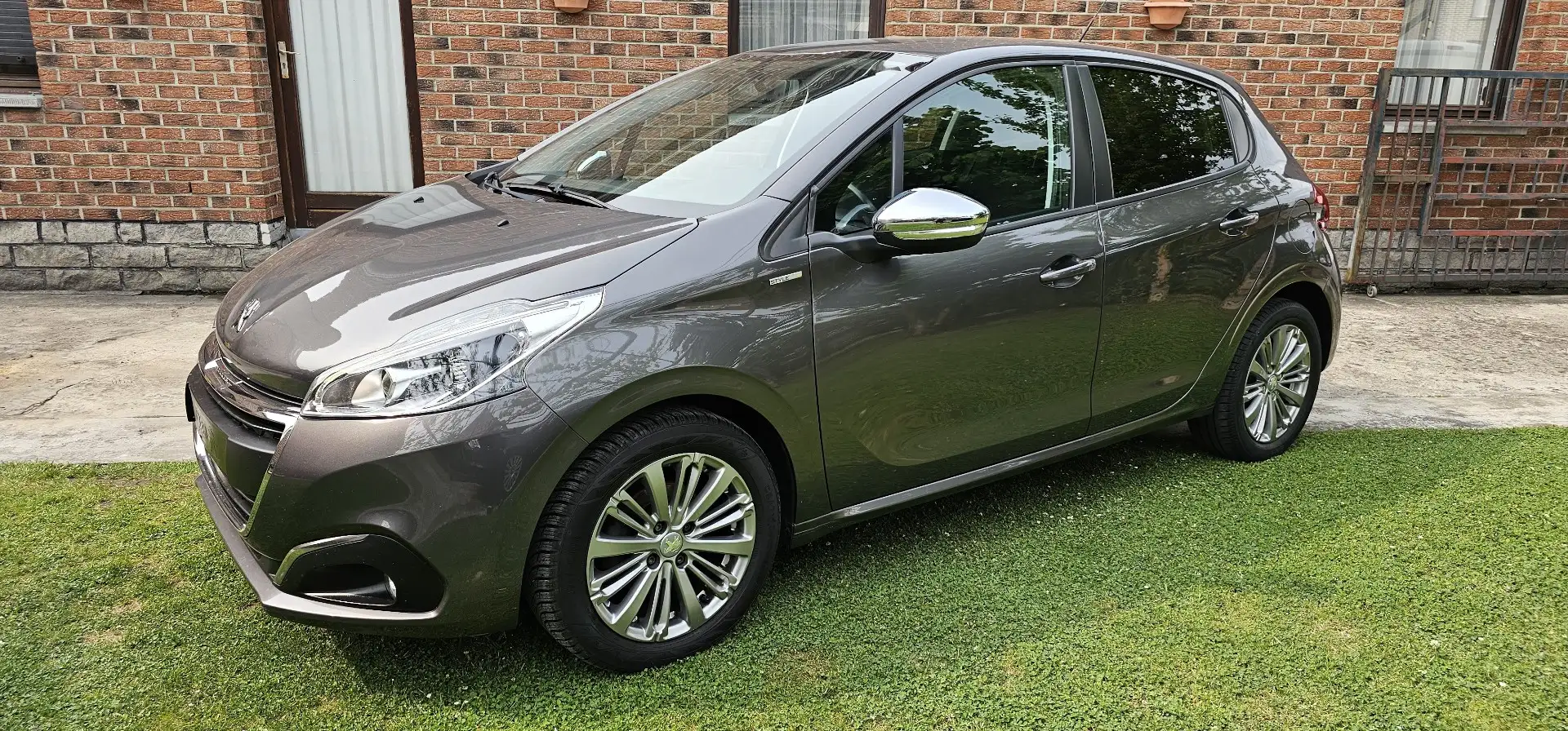 Peugeot 208 1.6 BlueHDi Style - 1