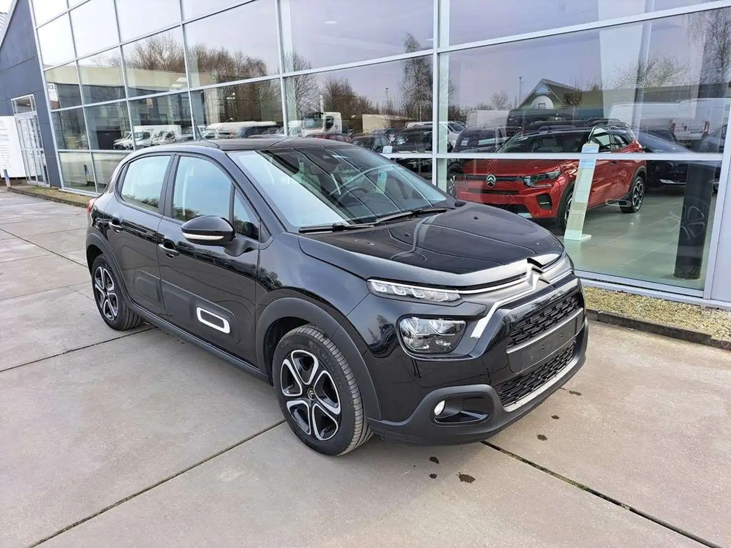 Citroen C3 1.2 PureTech 110  Plus S\u0026S Zwart - 1