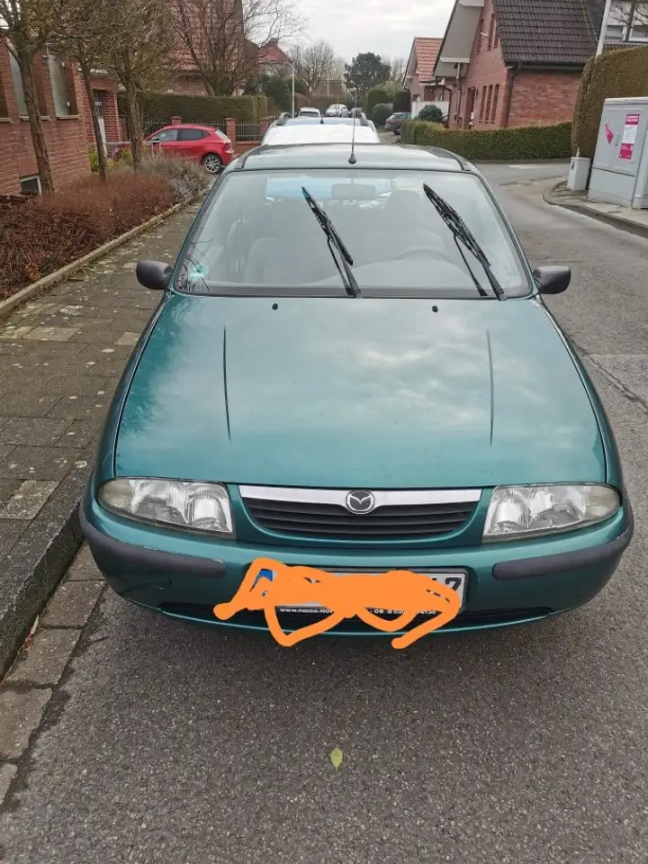 Mazda 121