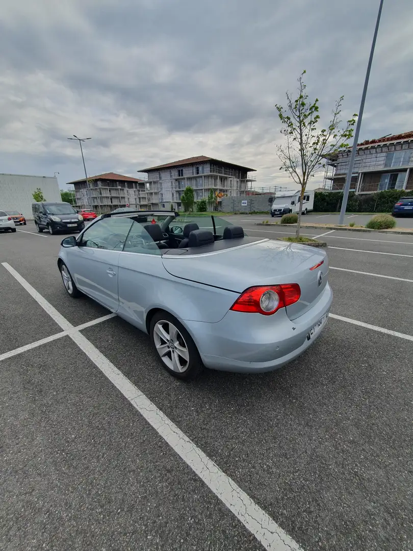 Volkswagen Eos Eos 2.0 16S TDI 140 FAP Carat Bleu - 2