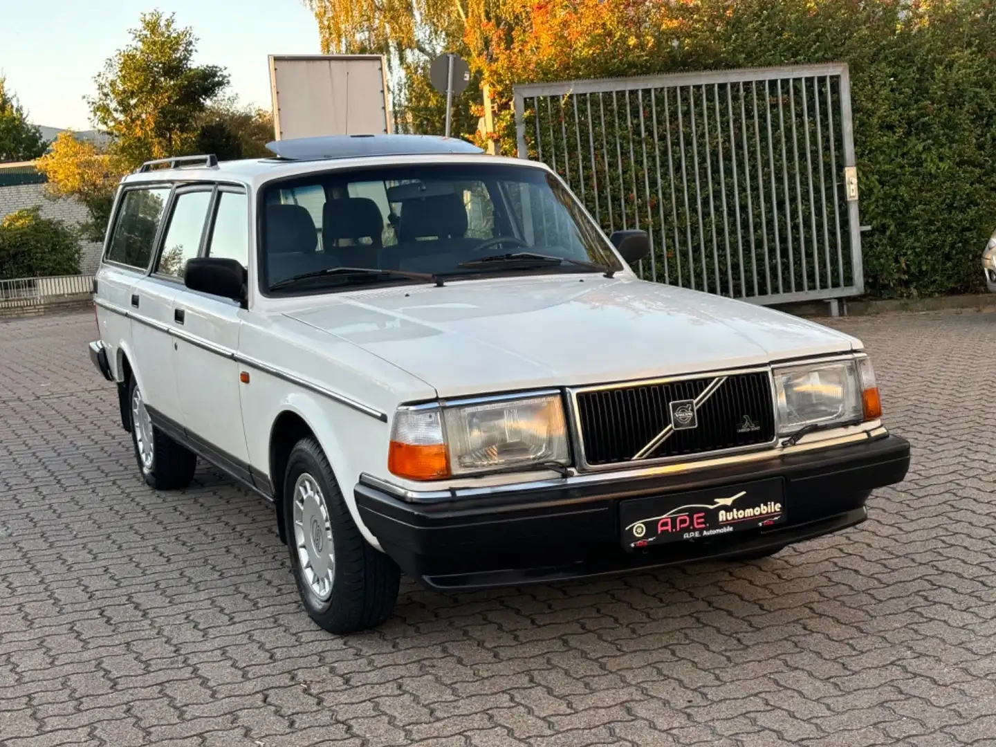 Volvo 240 245 Kombi Tüv/Au NEU Weiß - 1