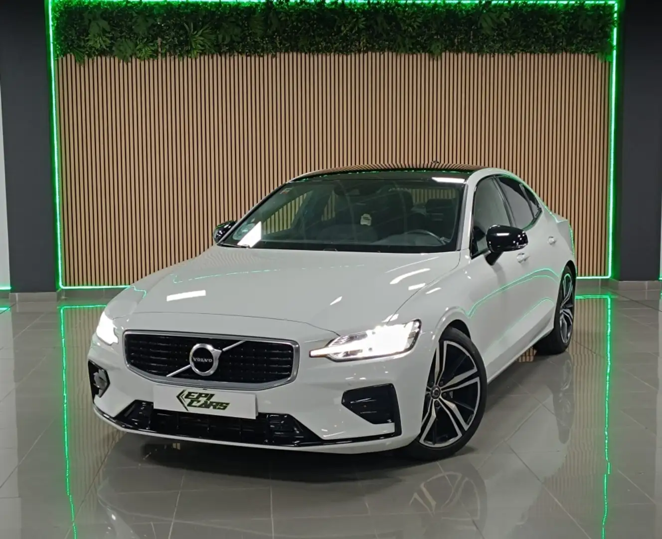 Volvo S60 T4 R-Design Aut. Weiß - 2