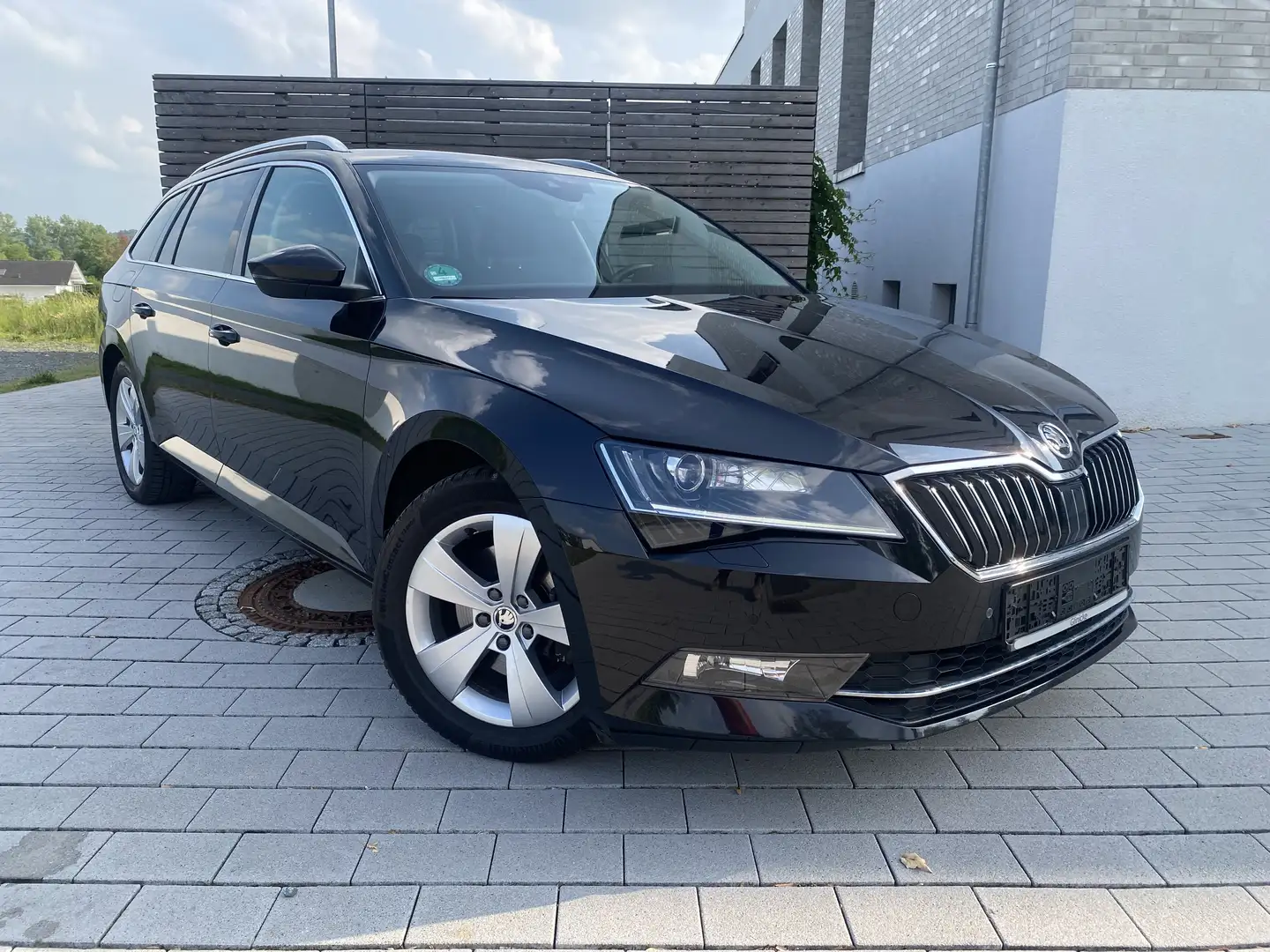 Skoda Superb Style Schwarz - 1