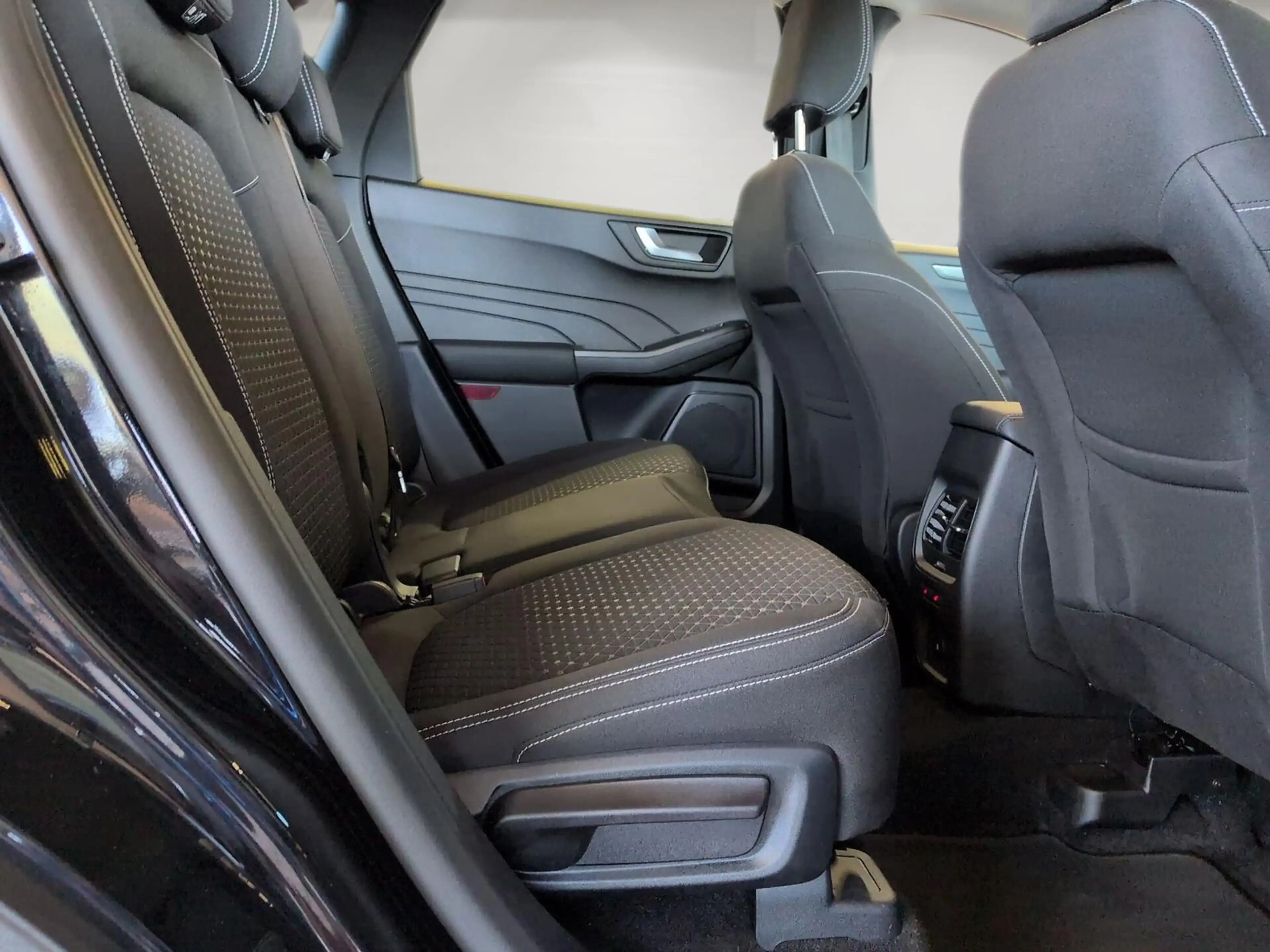 Ford Kuga Titanium 1.5L / Head-up-Display / LED — photo 13