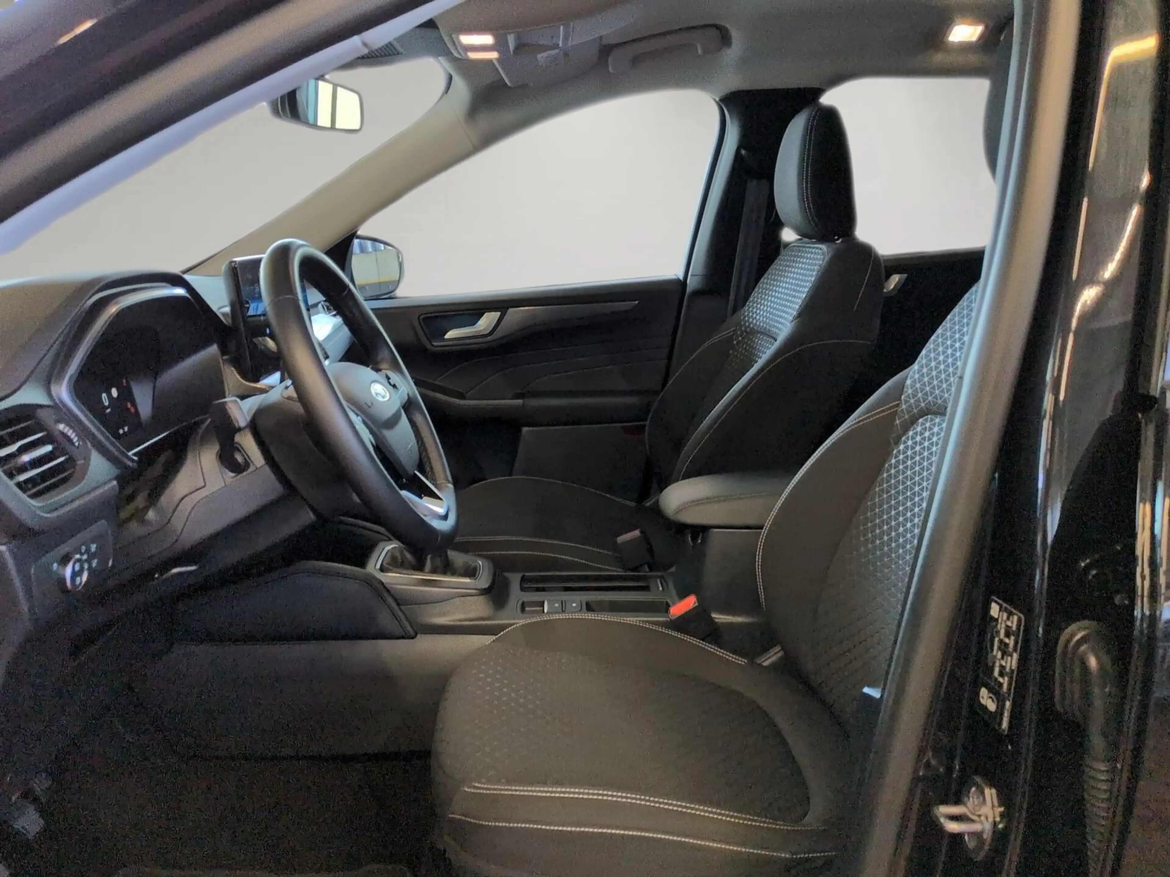 Ford Kuga Titanium 1.5L / Head-up-Display / LED — photo 7