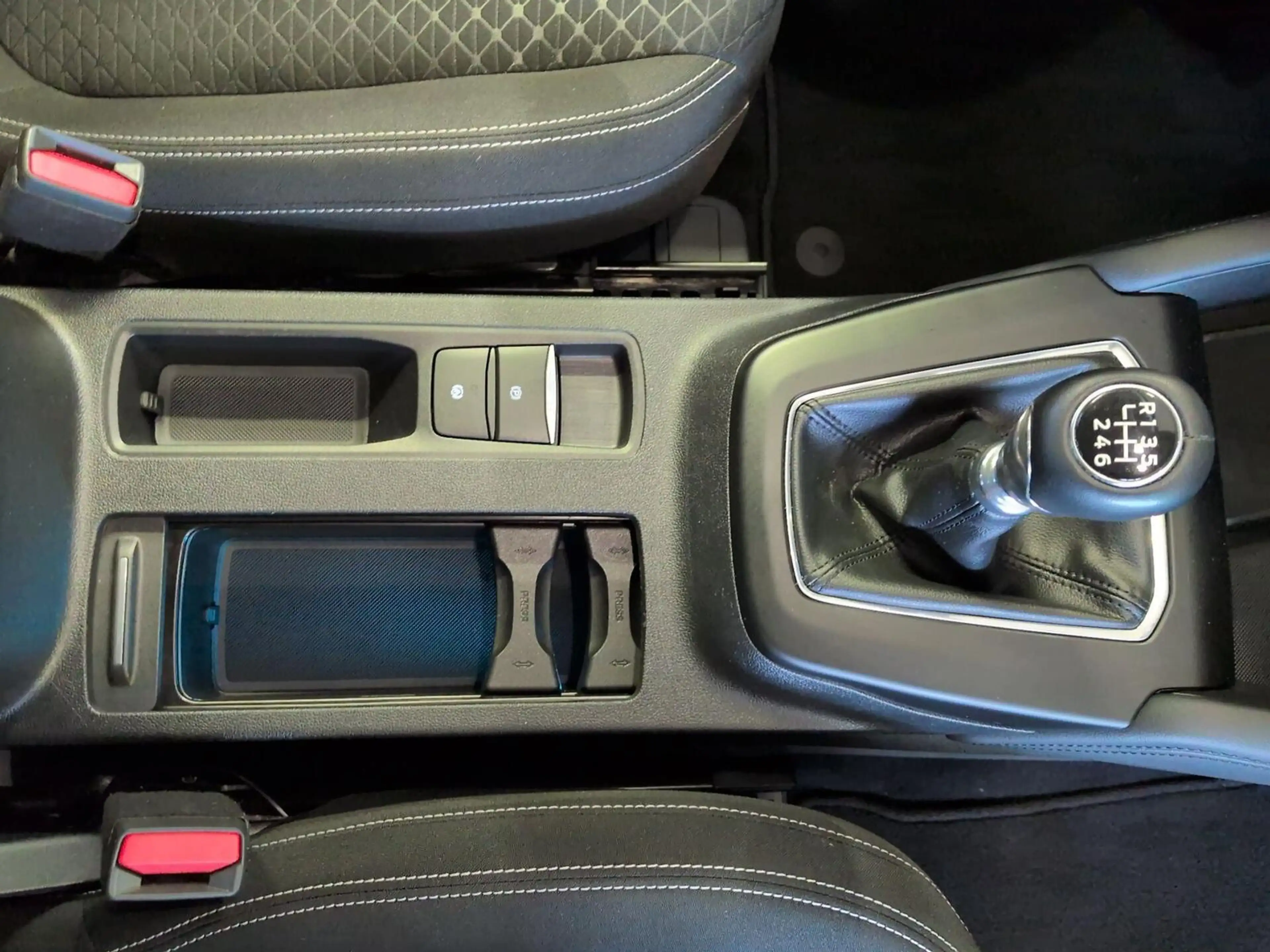 Ford Kuga Titanium 1.5L / Head-up-Display / LED — photo 15
