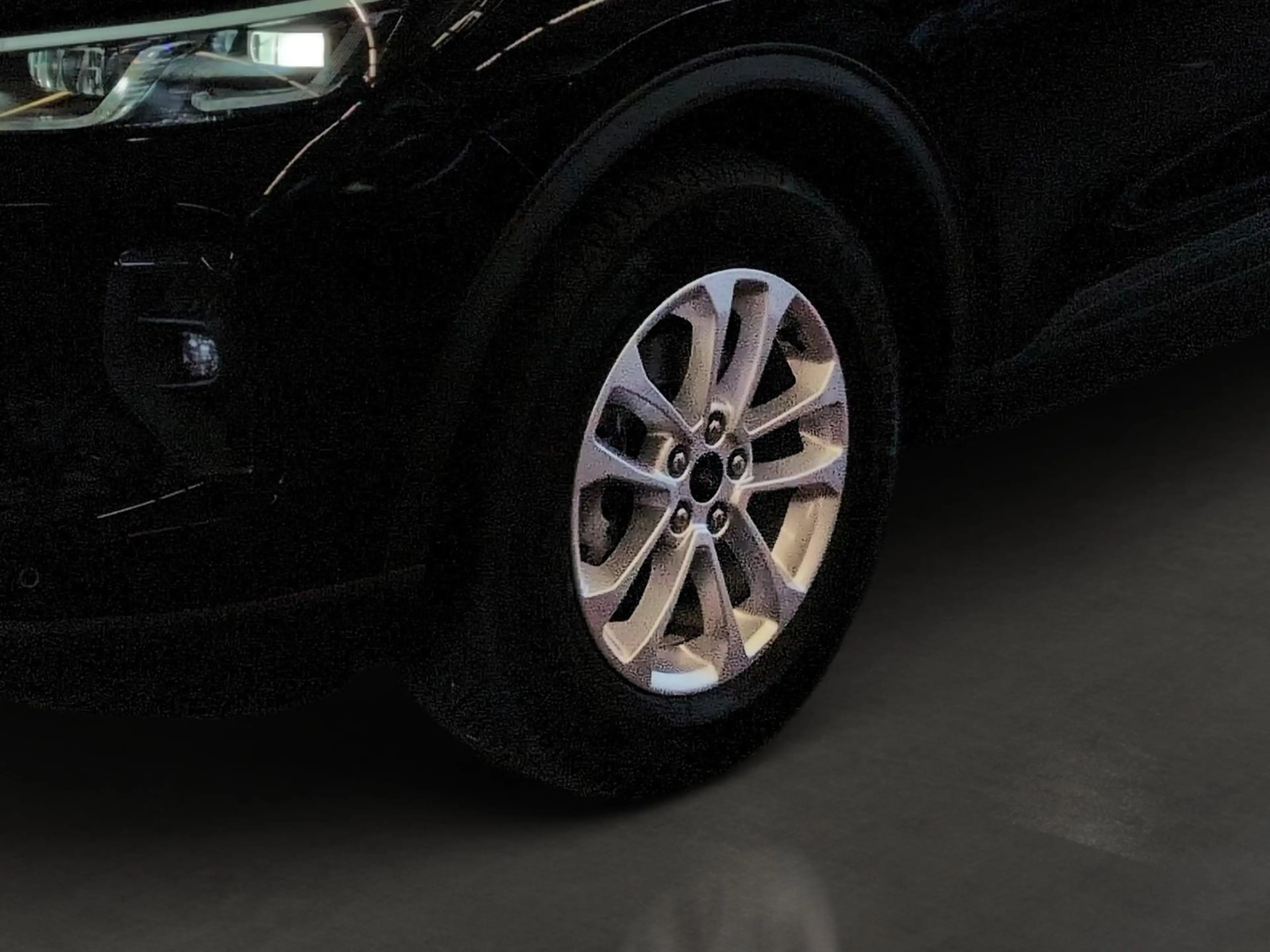 Ford Kuga Titanium 1.5L / Head-up-Display / LED — photo 6