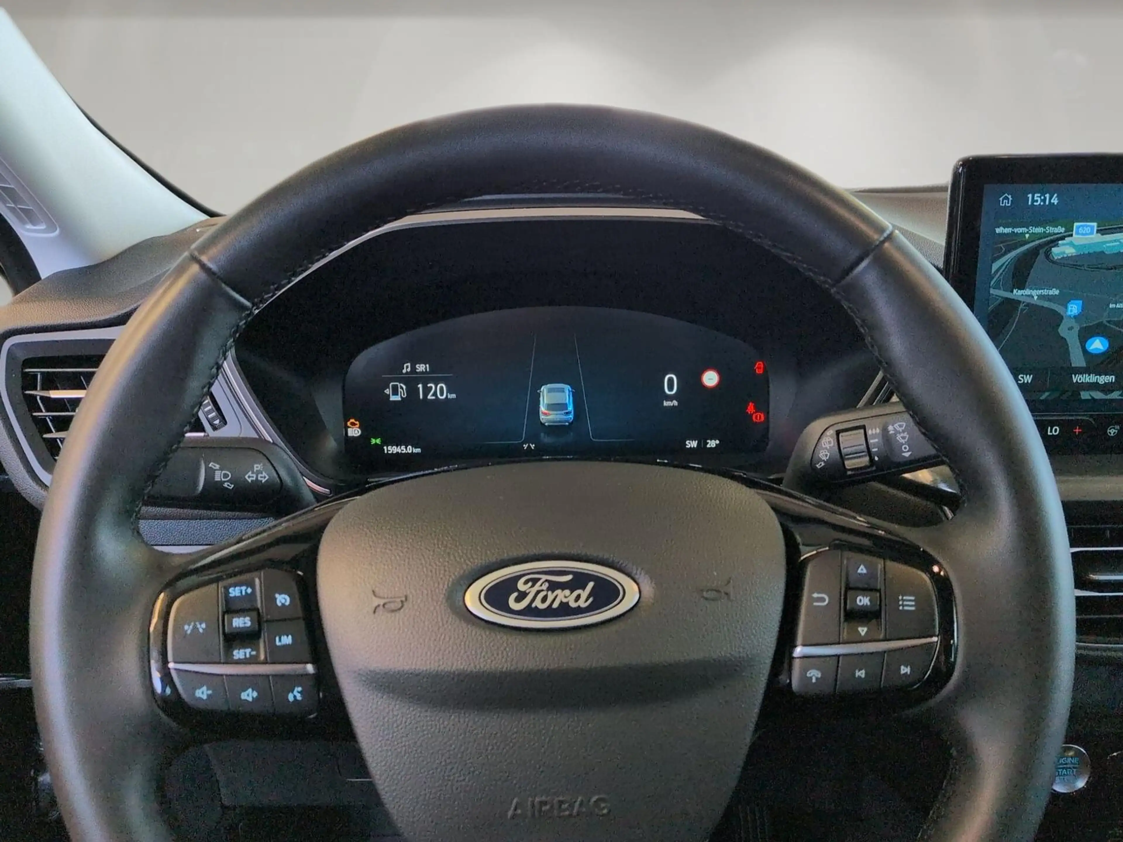 Ford Kuga Titanium 1.5L / Head-up-Display / LED — photo 8