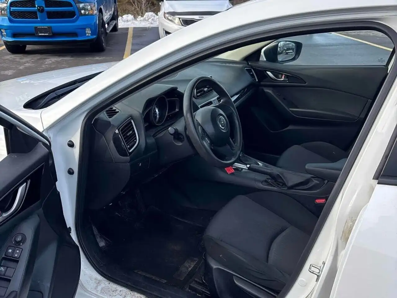 Mazda 3 снимка Mazda 3