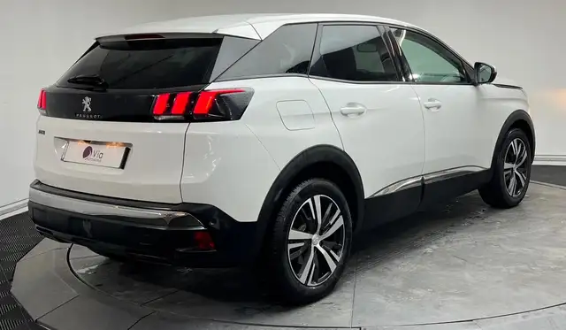 Peugeot 3008 view 5