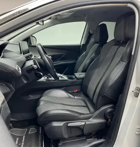 Peugeot 3008 view 8
