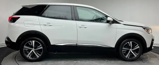 Peugeot 3008 view 4
