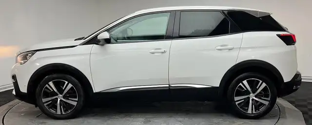 Peugeot 3008 view 3