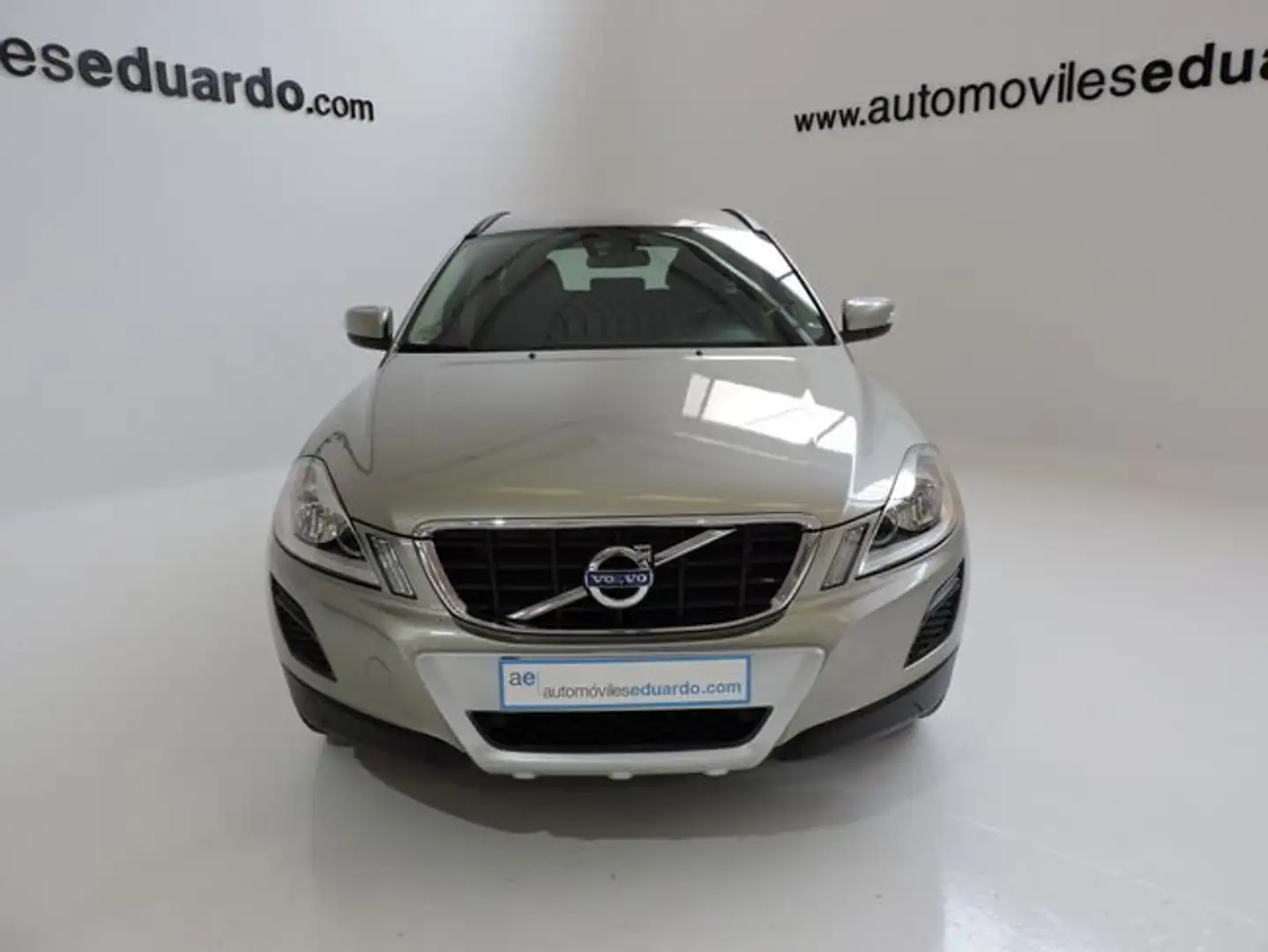 Volvo XC60 D3 Kinetic Aut. Beige - 2