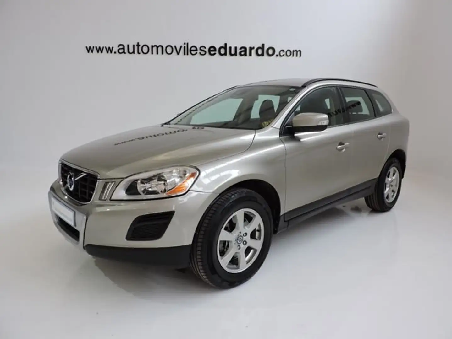 Volvo XC60 D3 Kinetic Aut. Beige - 1