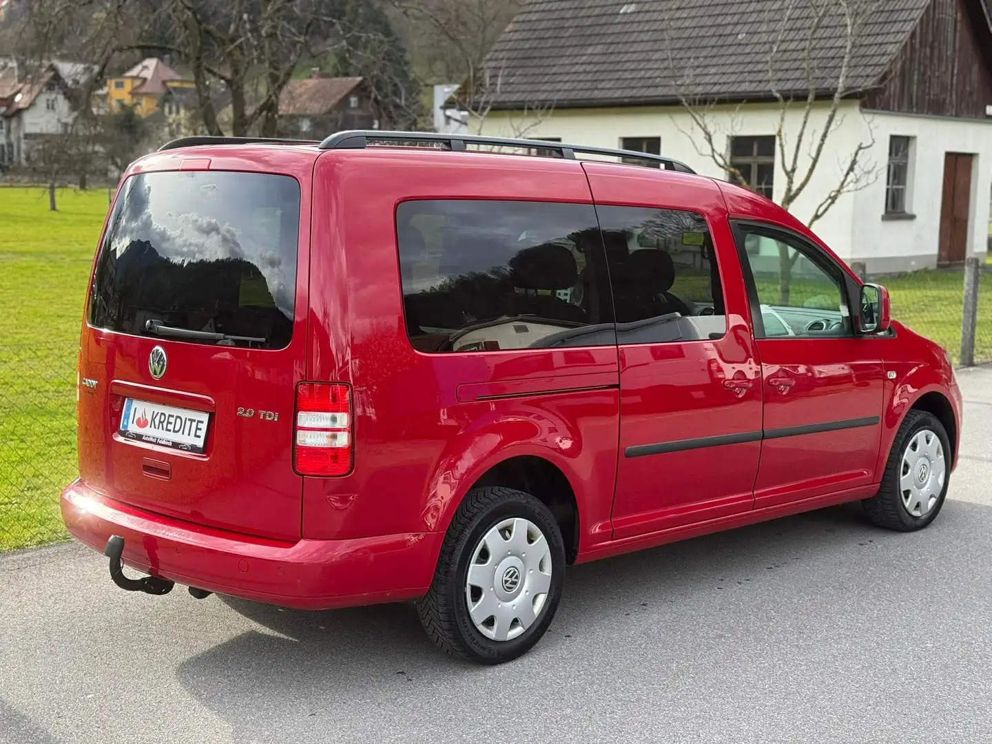 Volkswagen Caddy Maxi Tramper DSG AUTOMATIK *ERSTBESITZ *NAVI *AHK Rot - 2