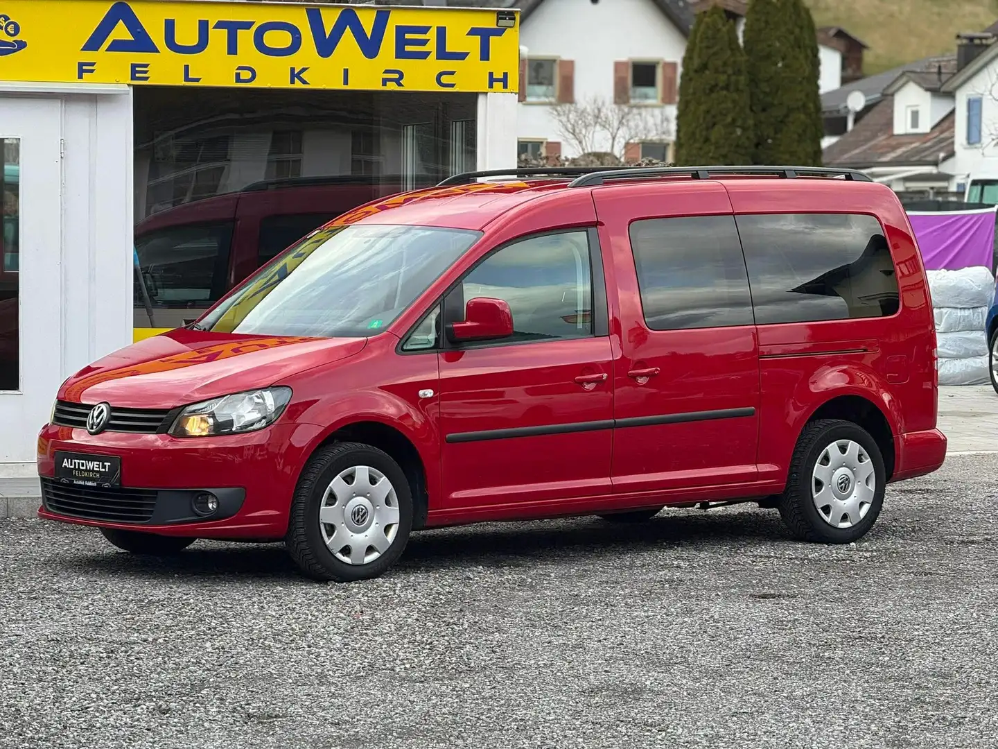 Volkswagen Caddy Maxi Tramper DSG AUTOMATIK *ERSTBESITZ *NAVI *AHK Rot - 1