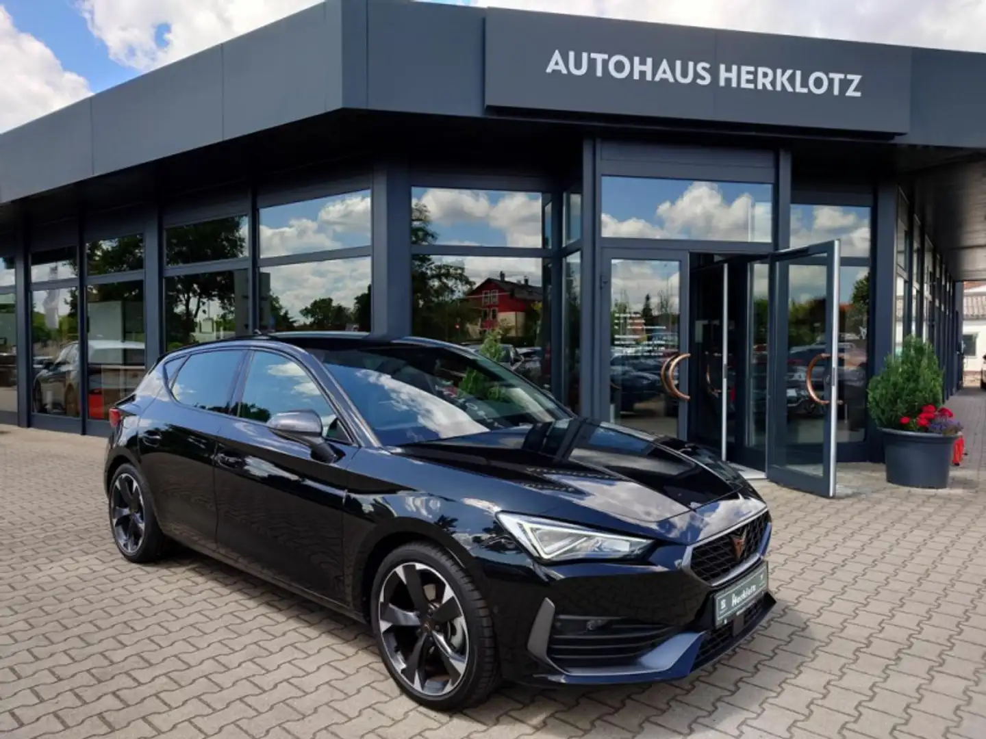 CUPRA Leon LEON 1.5 eTSI 110 kW / 150 PS DSG AUTOMATIK (GW-54 Noir - 1
