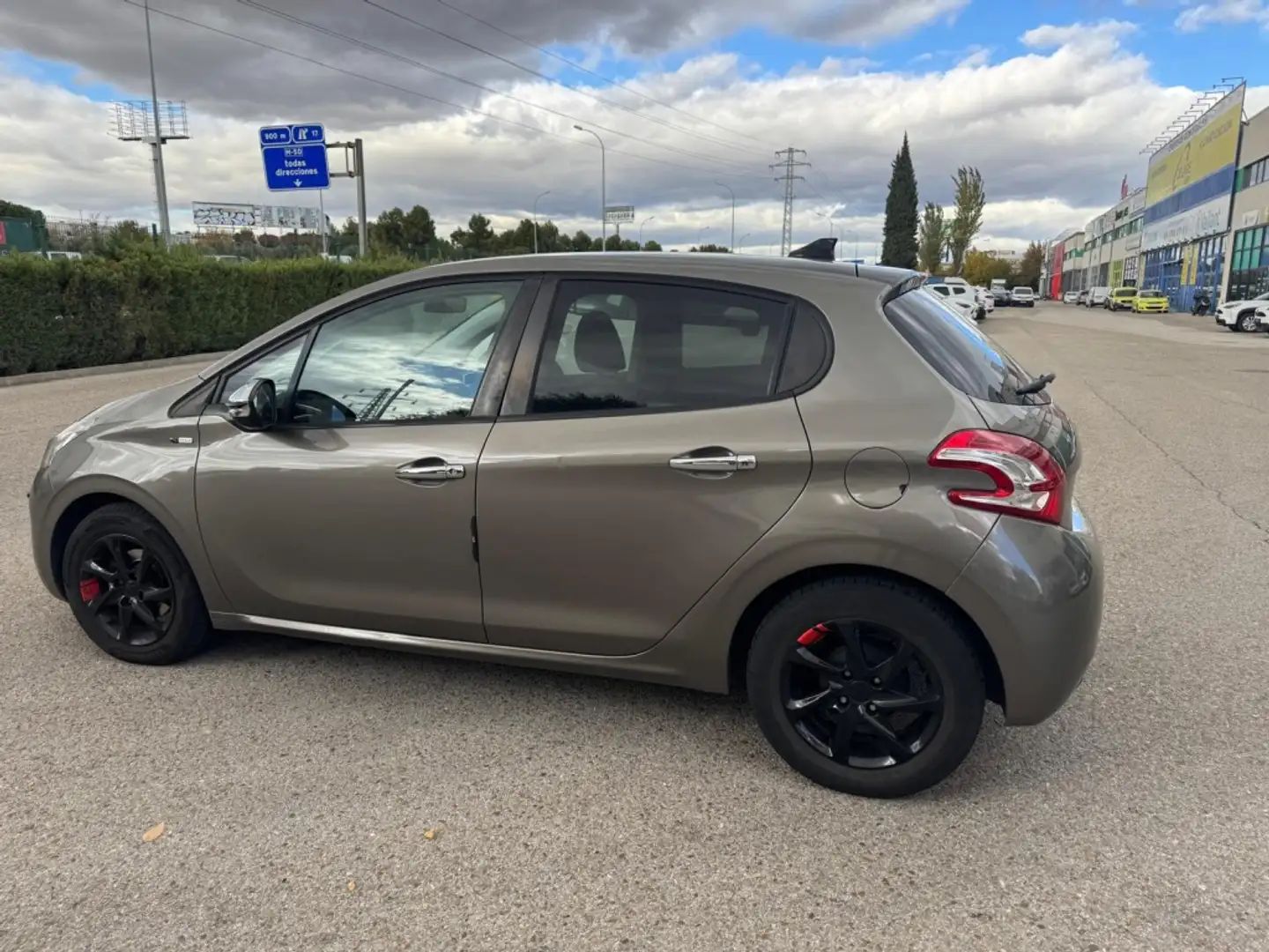 Peugeot 208 1.4HDi Like Burdeos - 2