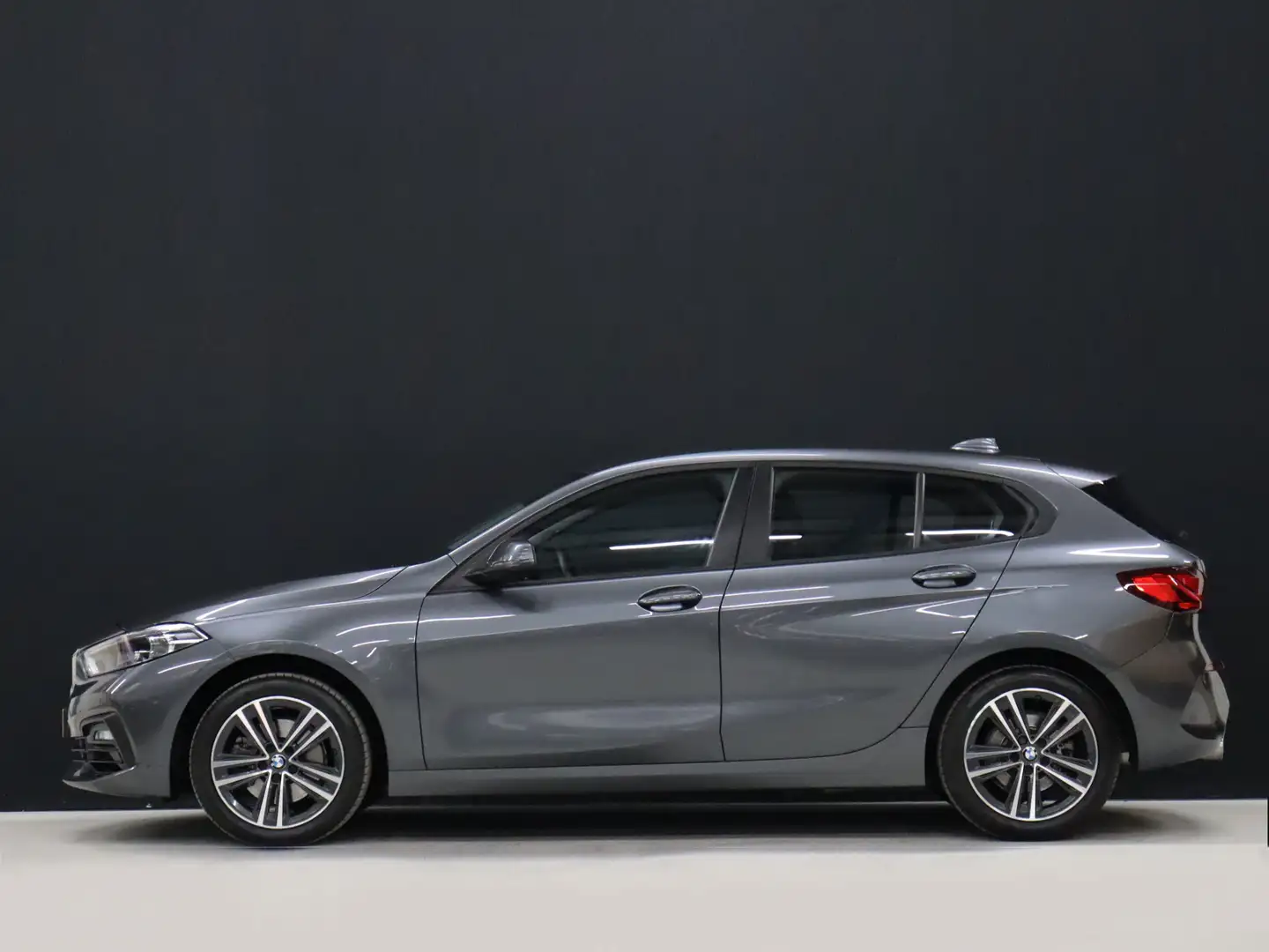 BMW 116 1-serie 116i Business Edition [APPLE CARPLAY, DAB, Gris - 2