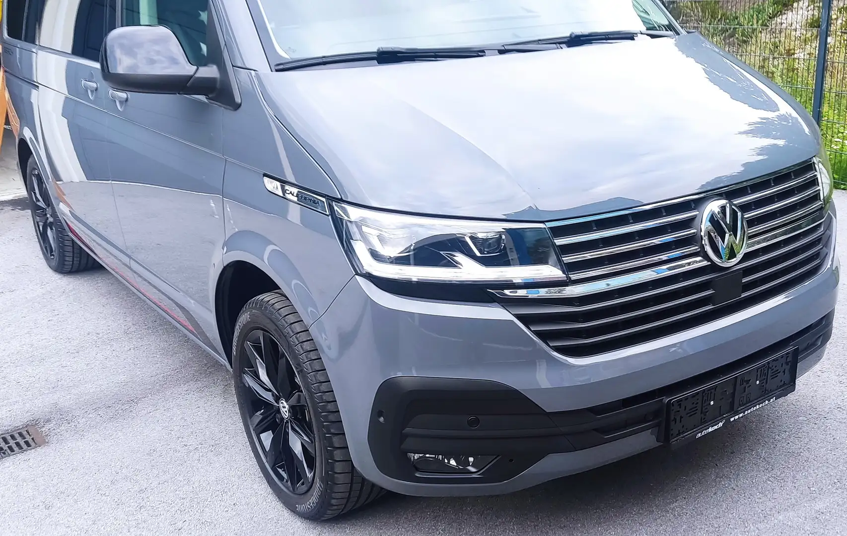 Volkswagen T6.1 California Grau - 2