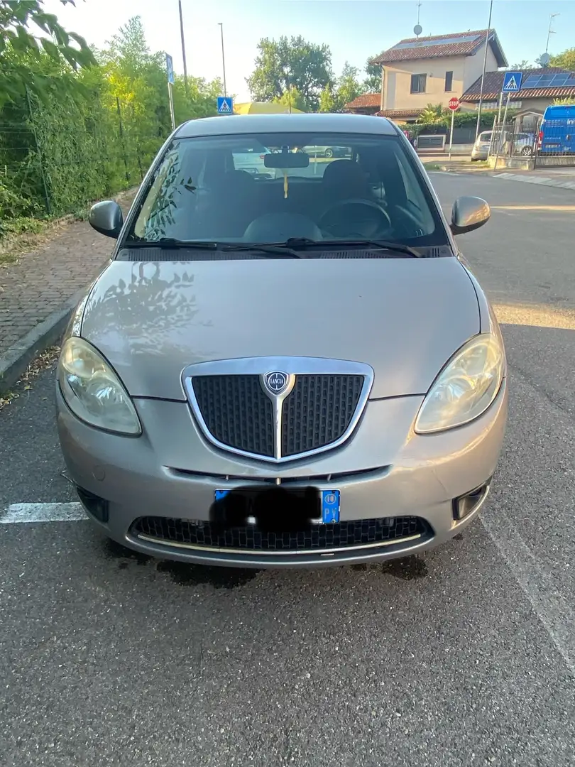 Lancia Ypsilon Ypsilon II 2007 1.2 8v New Oro (oro) Grigio - 2