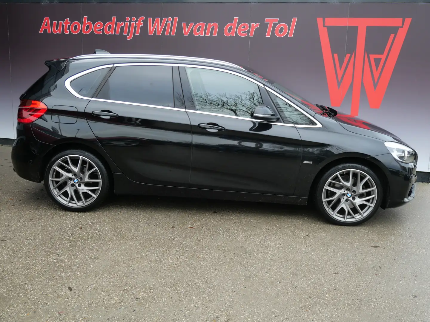 BMW 220 2-serie Active Tourer 220i SPORTLINE | LEER | NAVI Zwart - 1