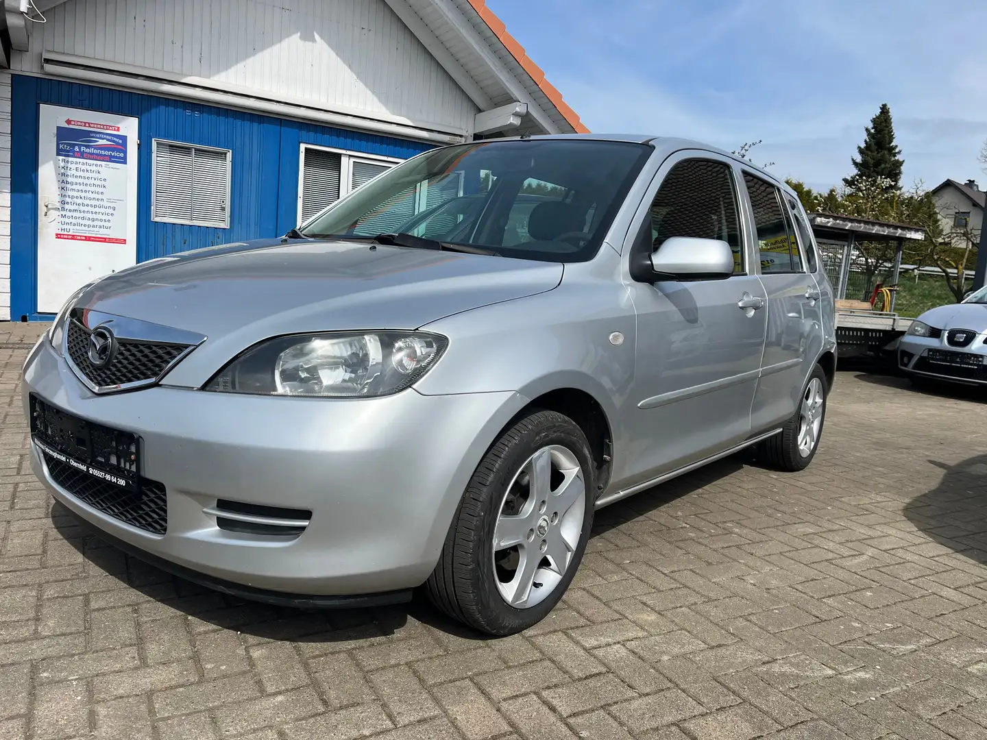 Mazda 2 1.4i, 80 PS, Bj 2006, TÜV neu, Klimaanlage, M+S Stříbrná - 1