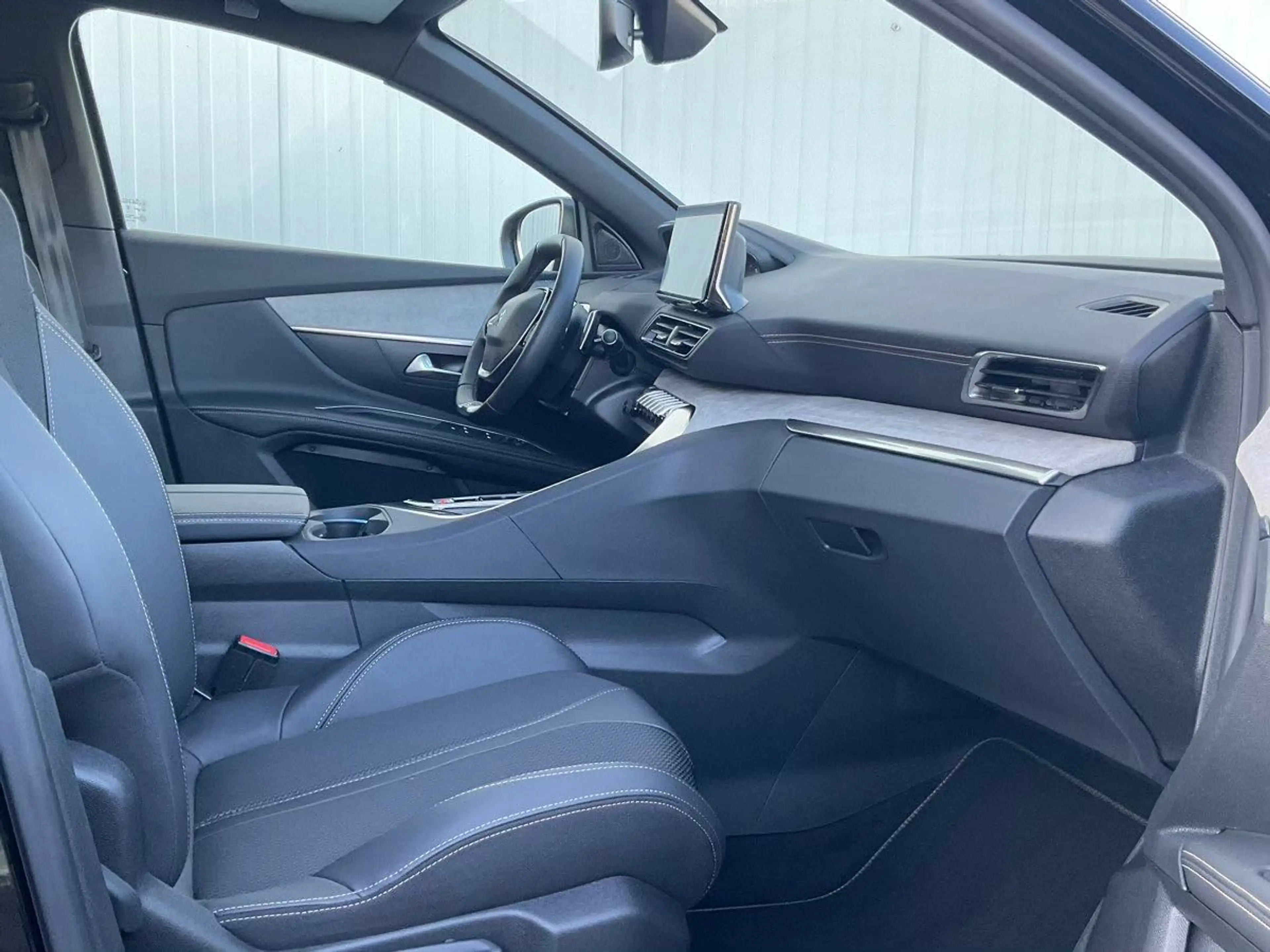 Peugeot 5008 GT Line 1.2 Hybrid GT — photo 6